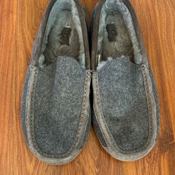 UGG Men’s gray ascot moccasin slippers, suede size 11 - Picture 1 of 7